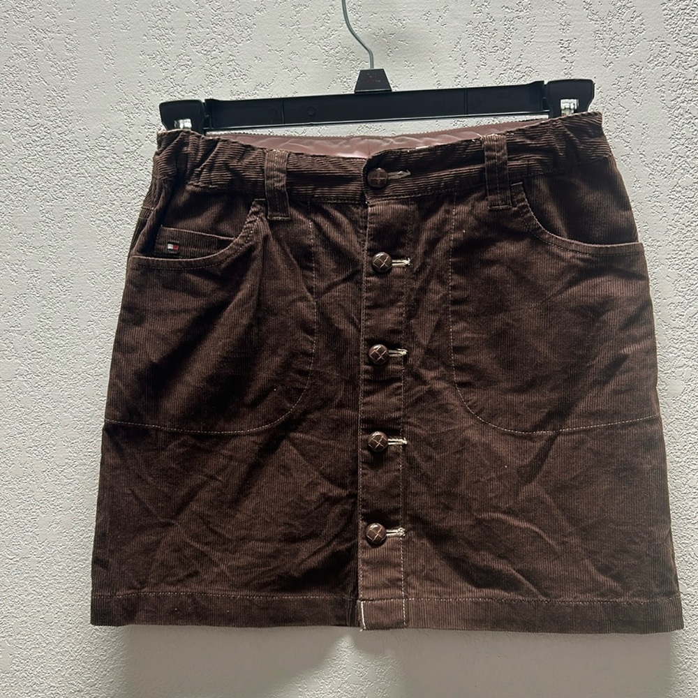 Tommy Hilfiger corduroy size 10 girls. Cute button up front. Adjustable strap.